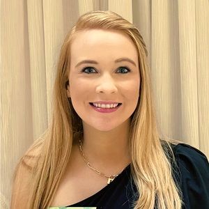 Meet your Posher, Elizabeth